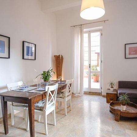 Spacious Apartment With Big Terrace At Colosseum Rome Exterior photo