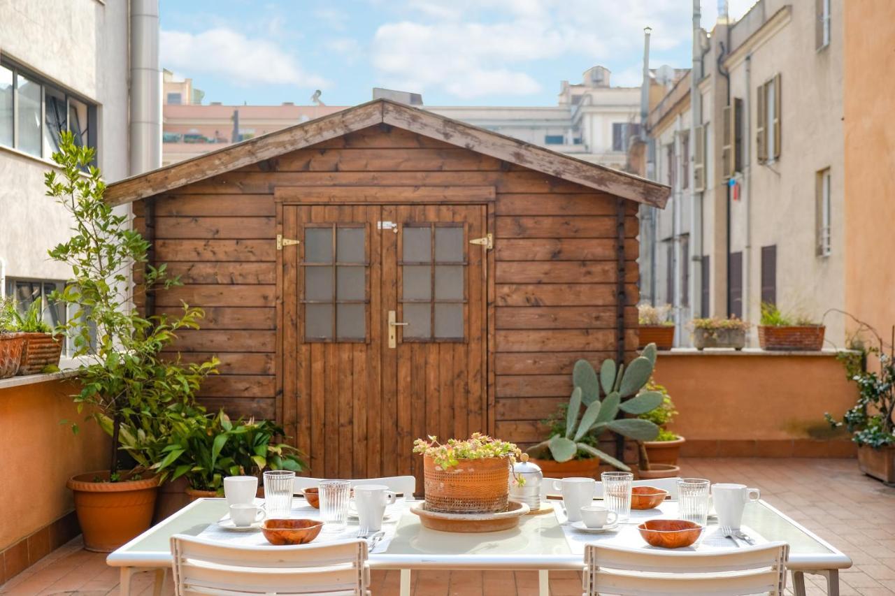 Spacious Apartment With Big Terrace At Colosseum Rome Exterior photo