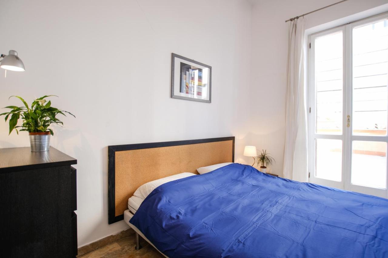 Spacious Apartment With Big Terrace At Colosseum Rome Exterior photo