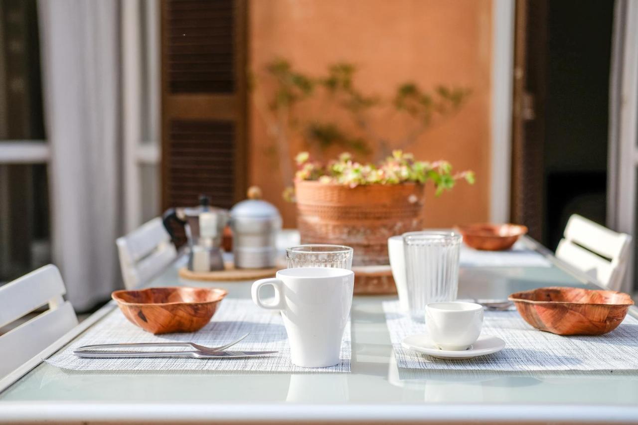Spacious Apartment With Big Terrace At Colosseum Rome Exterior photo