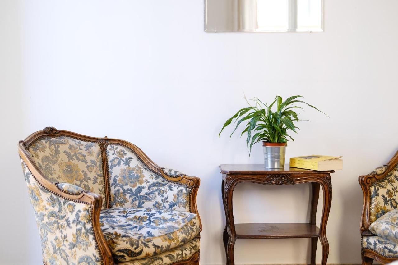 Spacious Apartment With Big Terrace At Colosseum Rome Exterior photo